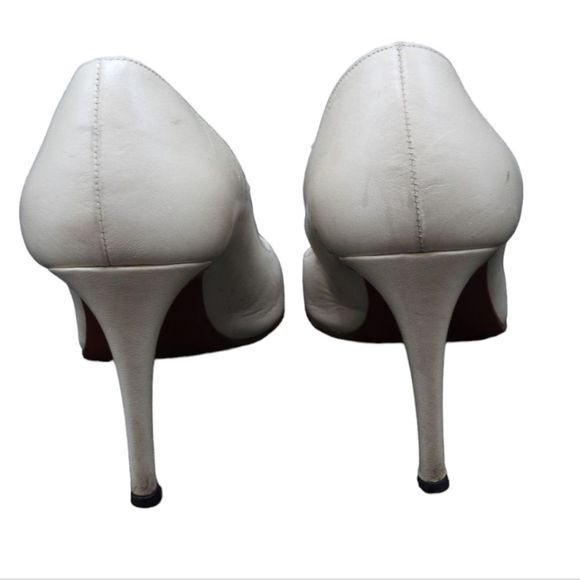 CHRISTIAN LOUBOUTIN Light Cream Off-White Round Toe Pump Size 6.5 - Picture 2 of 8